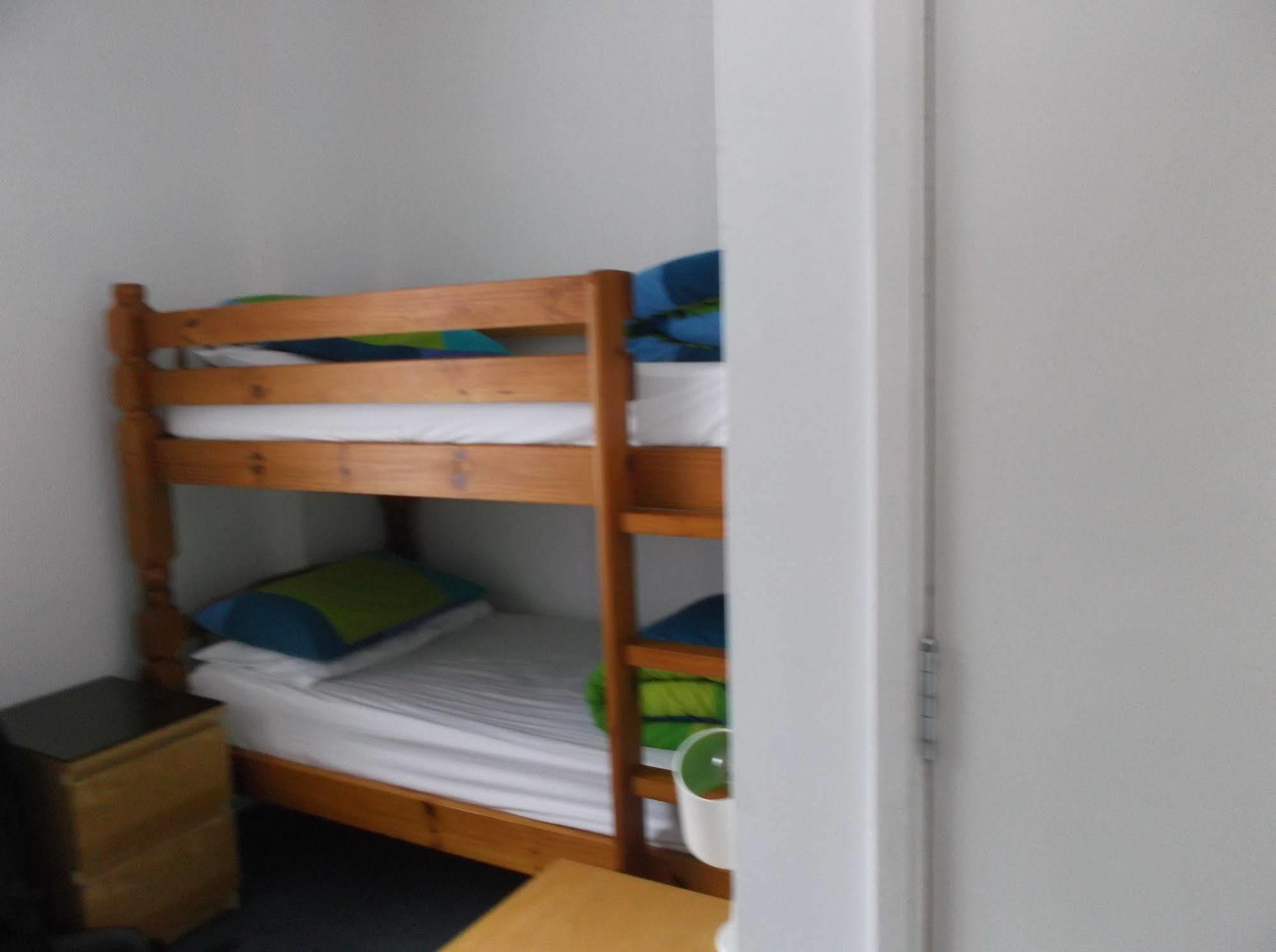 Bed and Breakfast Fairman House Backpackers Лондондерри Экстерьер фото