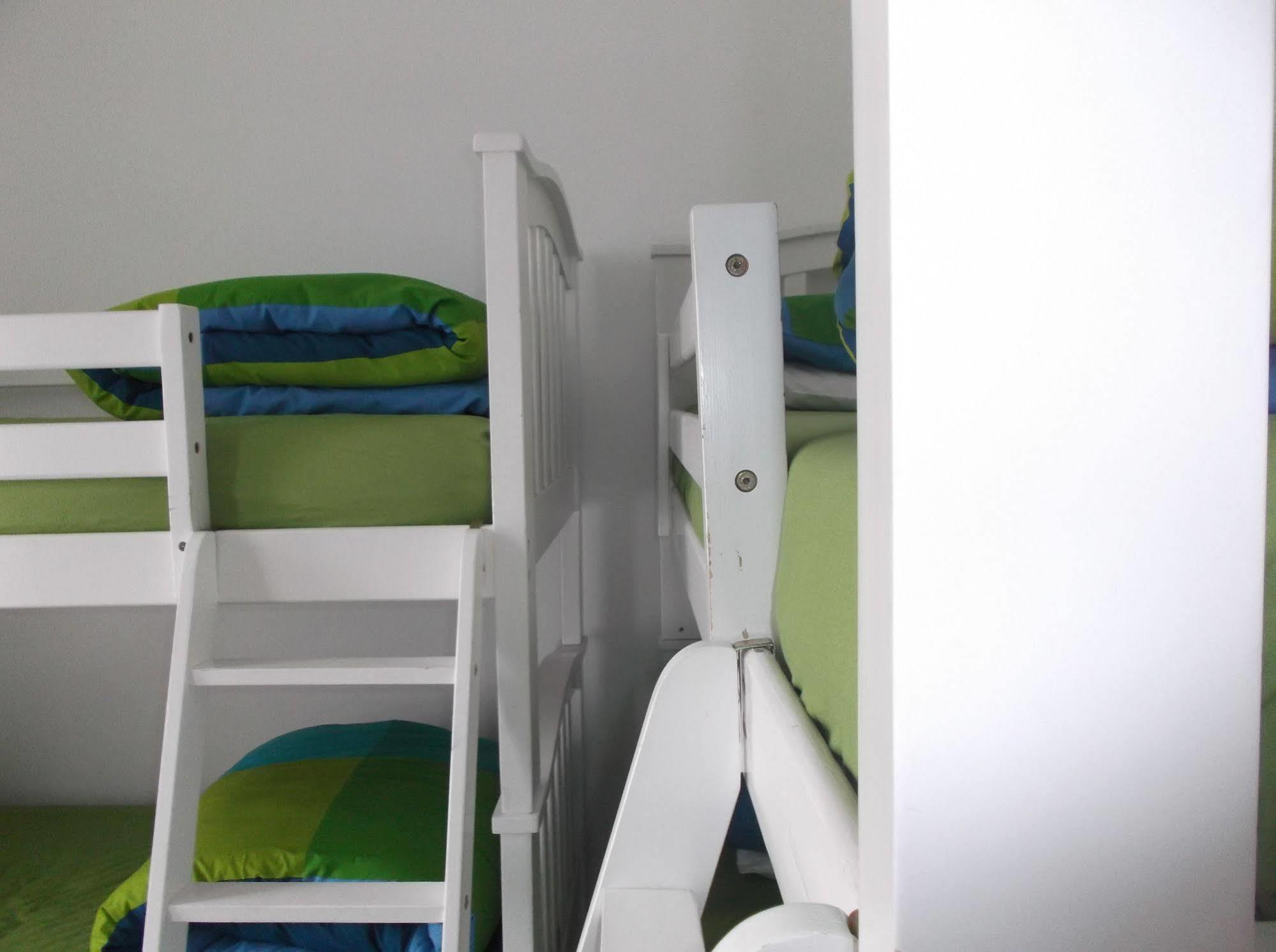 Bed and Breakfast Fairman House Backpackers Лондондерри Экстерьер фото