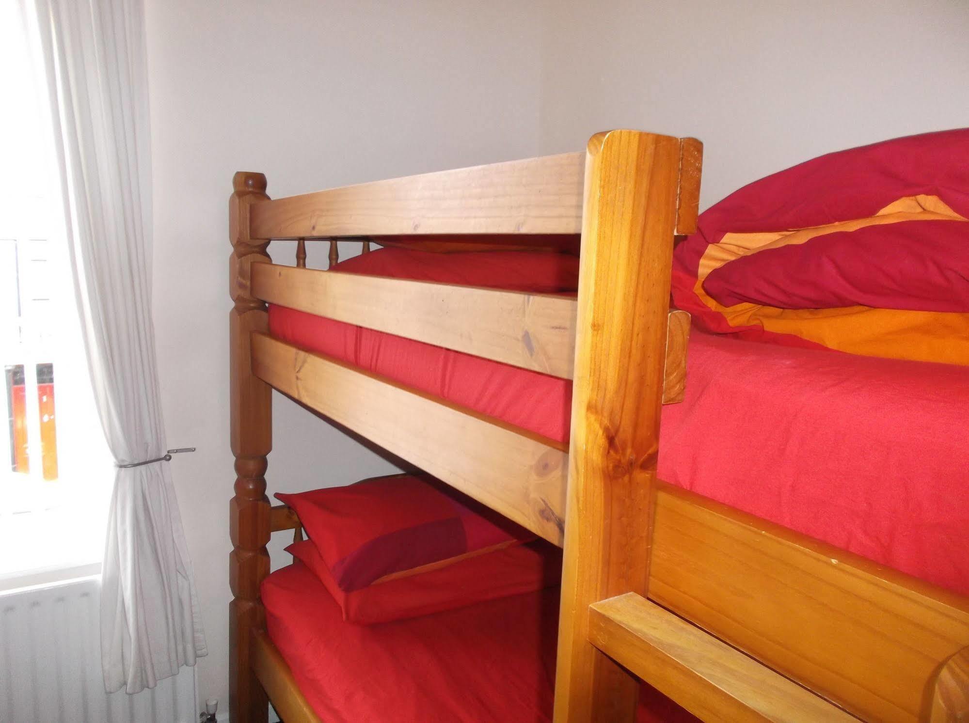 Bed and Breakfast Fairman House Backpackers Лондондерри Экстерьер фото