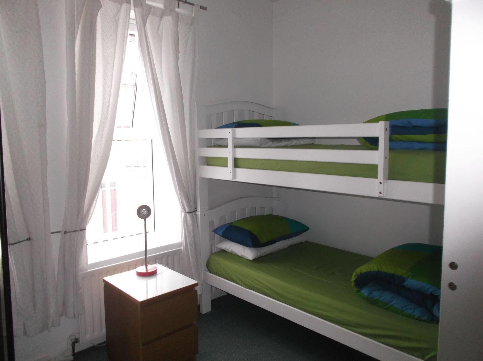 Bed and Breakfast Fairman House Backpackers Лондондерри Экстерьер фото